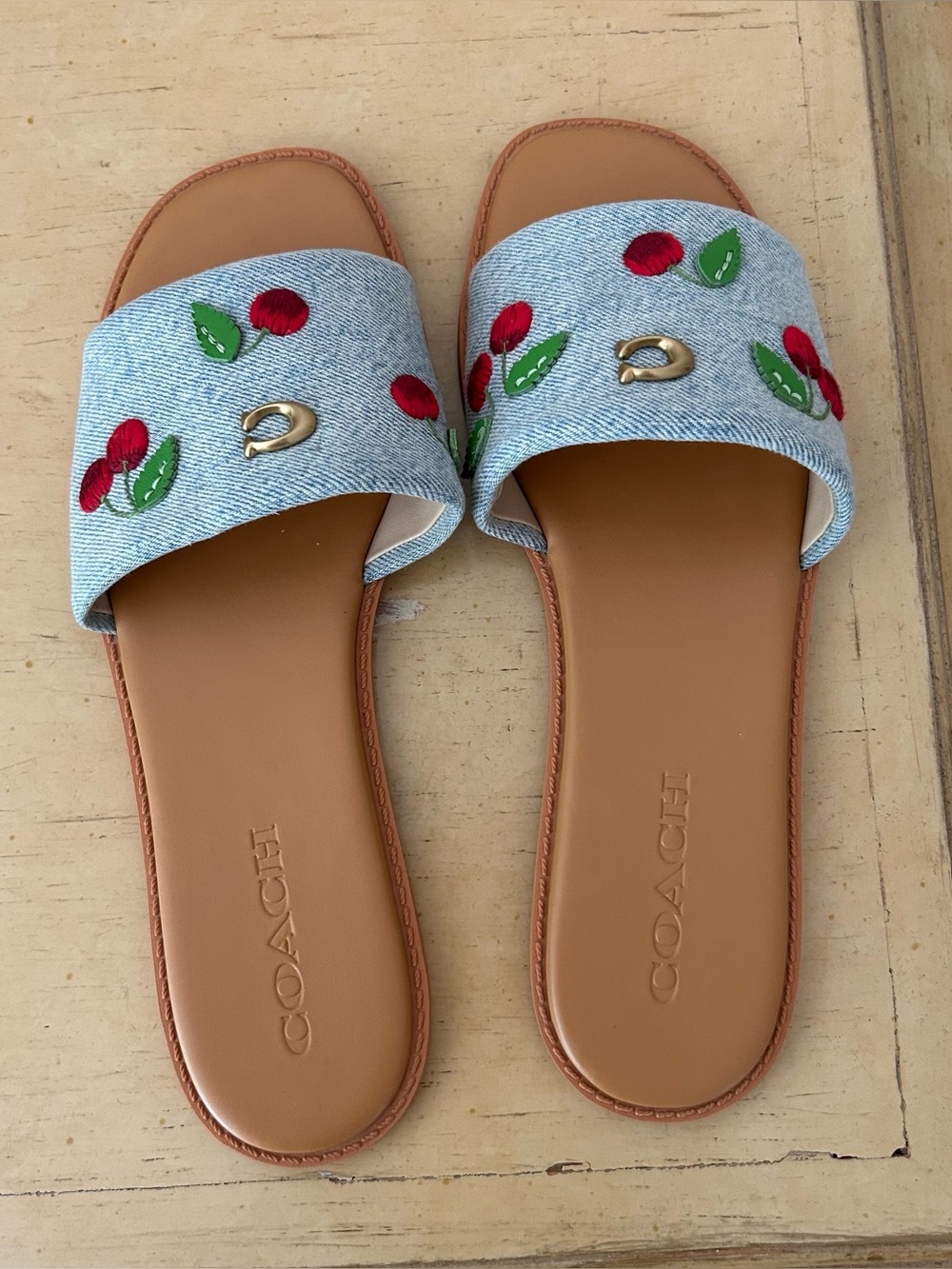 Coach womens holly denim cherries slide sandal in size 8.5 - Picture 2 of 12